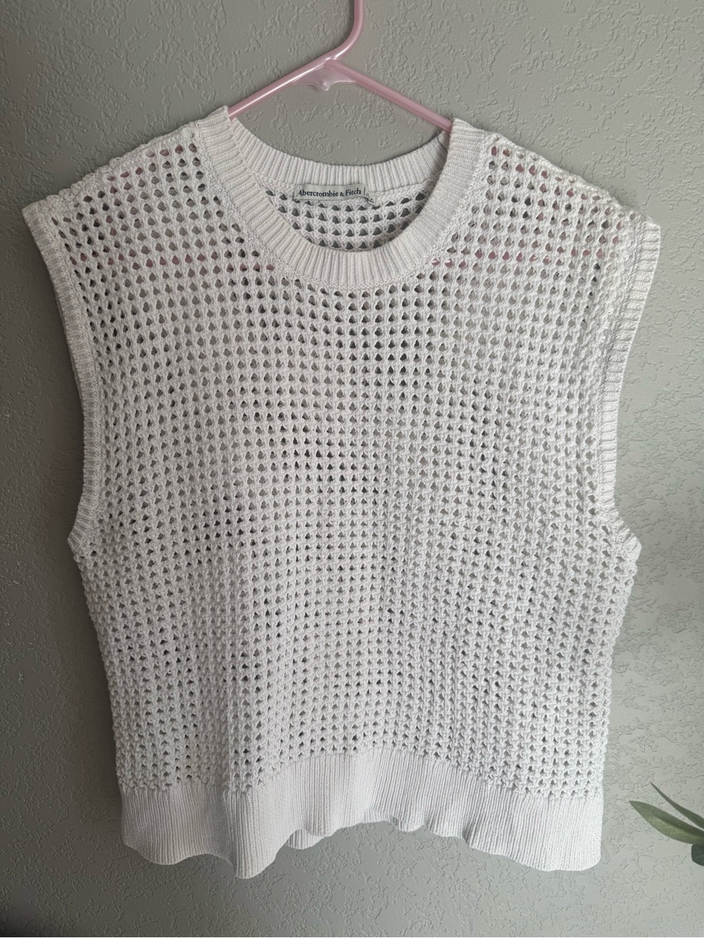 Abercrombie & Fitch White Open-Knit Sleeveless Sweater Vest